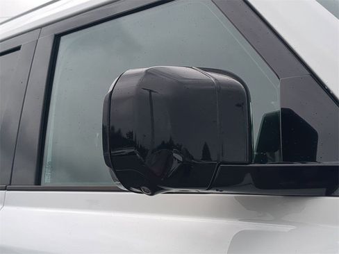 Used 2024 Land Rover Defender 110 S image 13