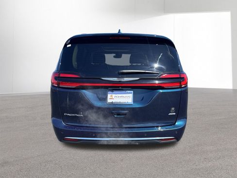 Used 2022 Chrysler Pacifica Touring-L AWD/4WD image 7