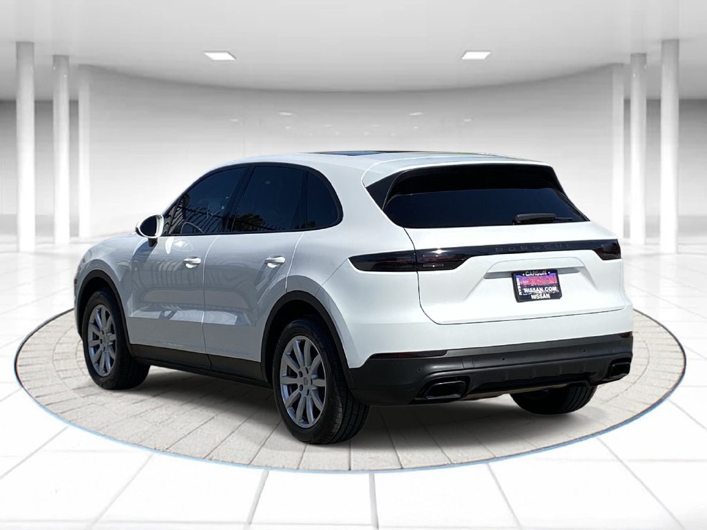 Used 2023 Porsche Cayenne w/ Premium Package AWD/4WD image 2