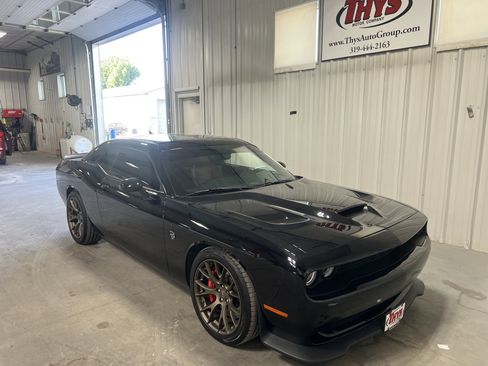 Used 2018 Dodge Challenger SRT Hellcat RWD image 3