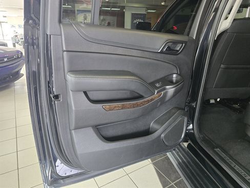 Used 2020 Chevrolet Suburban LT image 9