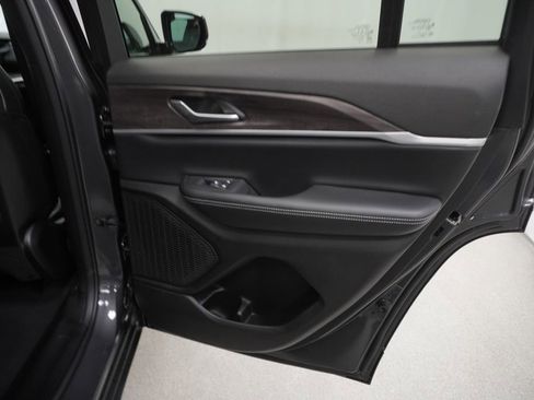 New 2026 Jeep Grand Cherokee Altitude AWD/4WD image 32