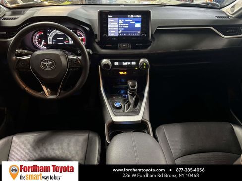 Used 2020 Toyota RAV4 Limited image 12