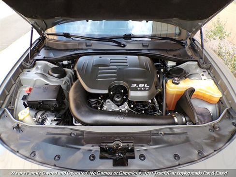 Used 2017 Dodge Charger SE w/ Blacktop Package image 49