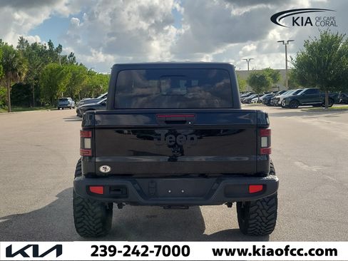 Used 2024 Jeep Gladiator Sport AWD/4WD image 5