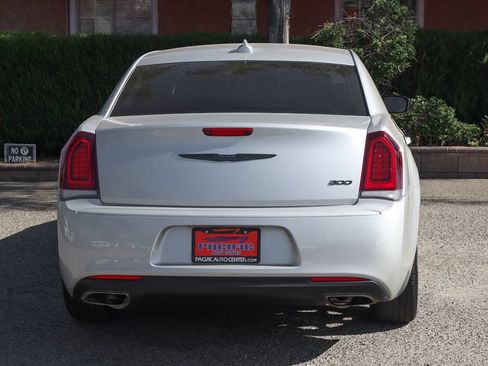 Used 2023 Chrysler 300 Touring w/ Sport Appearance Package RWD image 7