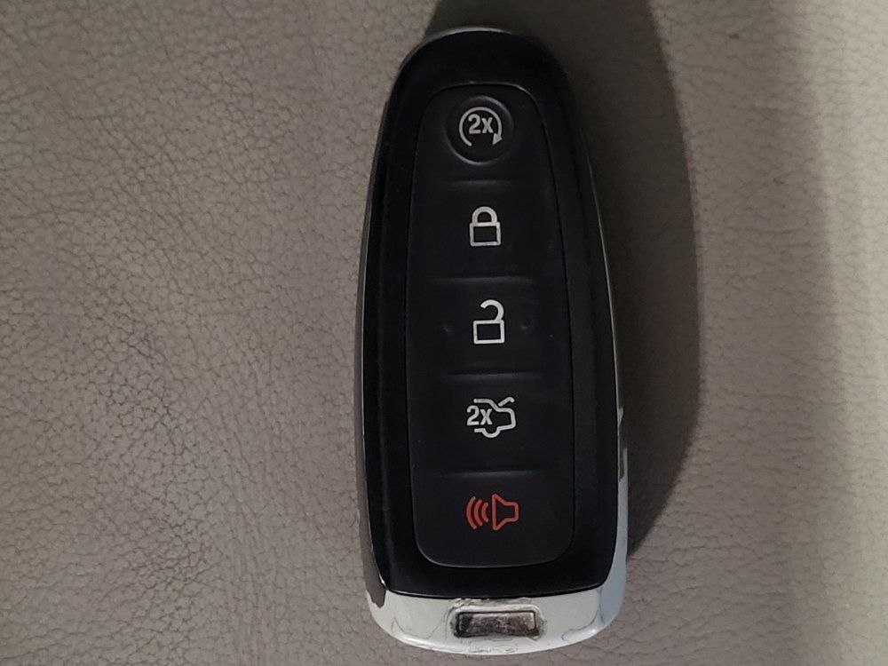 Used 2015 Ford C-MAX Energi SEL FWD image 32