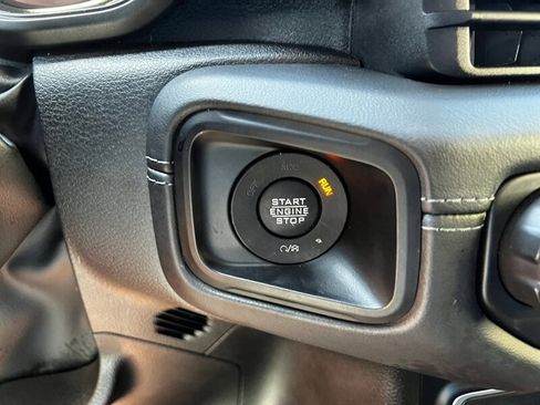 Used 2024 Jeep Gladiator Mojave AWD/4WD image 34