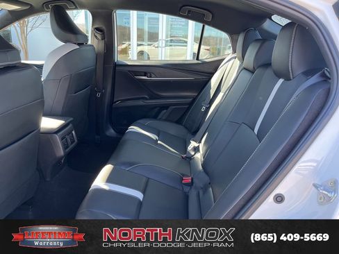 Used 2025 Toyota Camry SE image 12