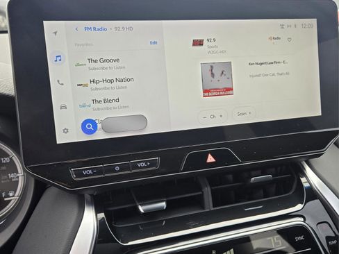 Used 2023 Toyota Venza Nightshade image 19