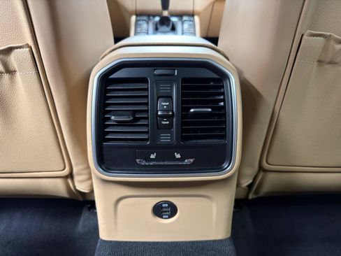 Used 2018 Porsche Macan AWD/4WD image 30