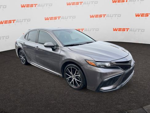 Used 2024 Toyota Camry SE image 7