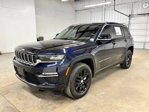 Used 2023 Jeep Grand Cherokee Limited RWD image 3