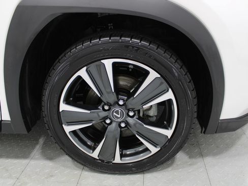 Used 2022 Lexus UX 200 w/ Accessory Package (Z1) FWD image 5