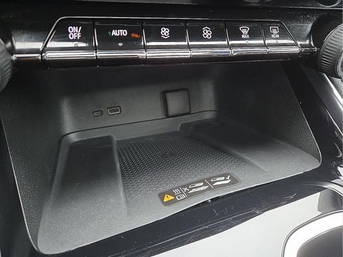 Used 2024 Chevrolet Traverse RS image 19