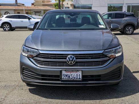 Used 2024 Volkswagen Jetta SE FWD image 9