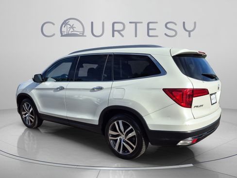 Used 2017 Honda Pilot Touring image 3