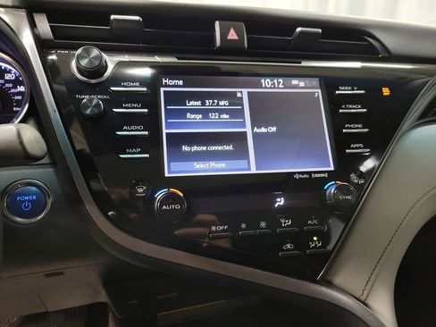 Used 2020 Toyota Camry LE w/ Sunroof Package FWD image 14