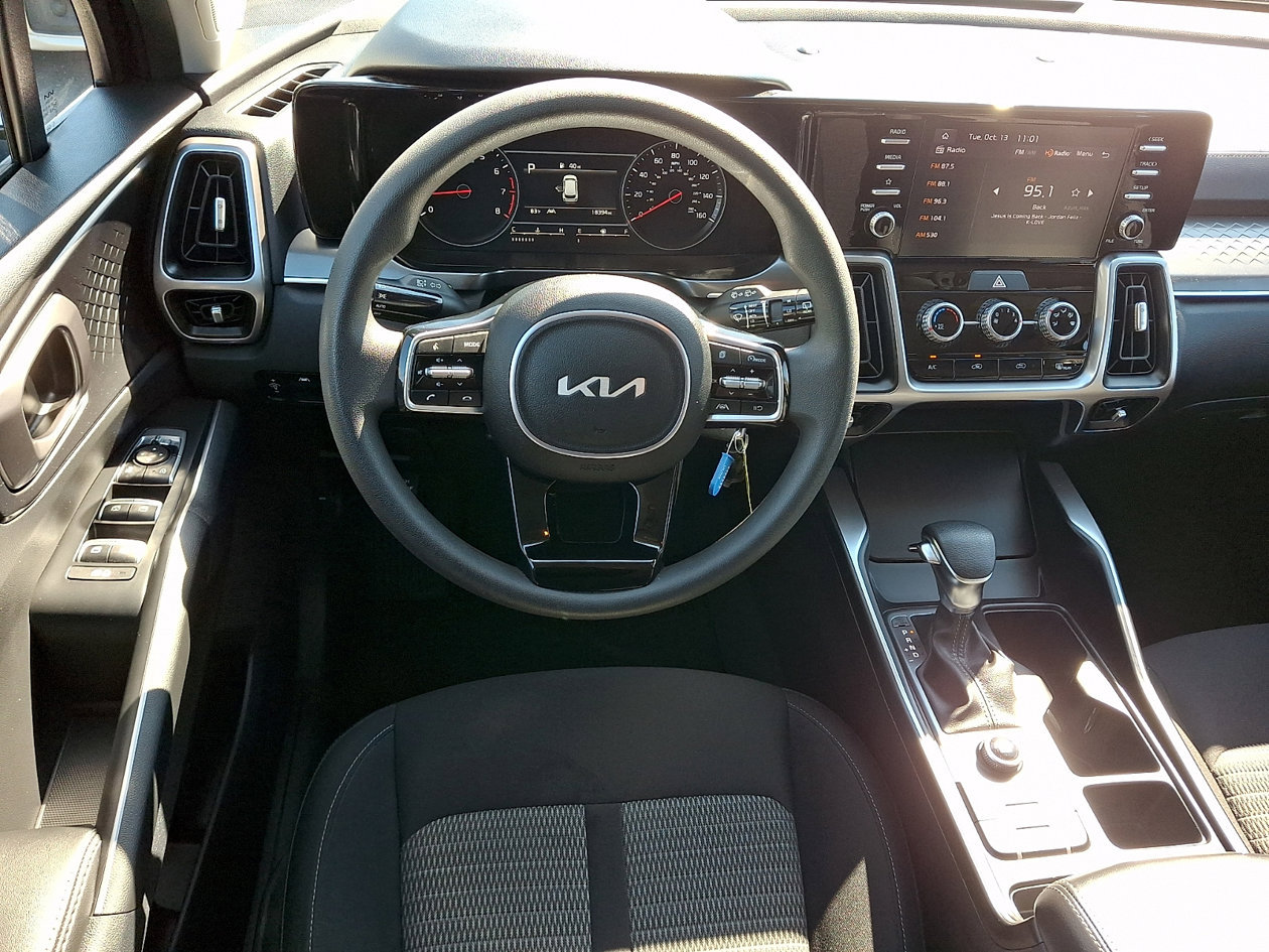 Used 2023 Kia Sorento LX FWD image 11
