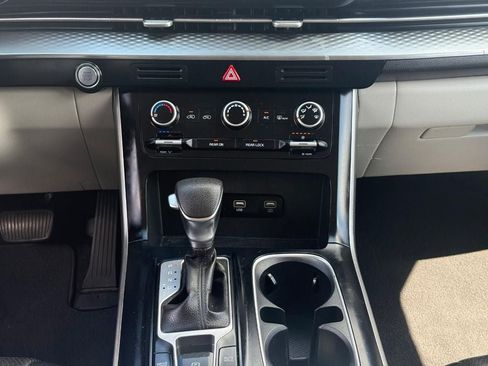 Used 2022 Kia Carnival LX FWD image 15