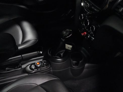 Used 2019 MINI Cooper 4-Door Hardtop image 5