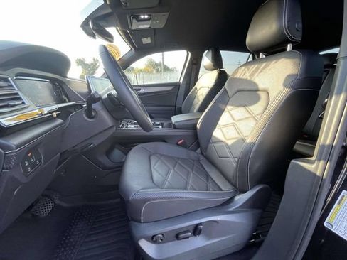 Certified 2024 Volkswagen Atlas Cross Sport SE FWD image 18
