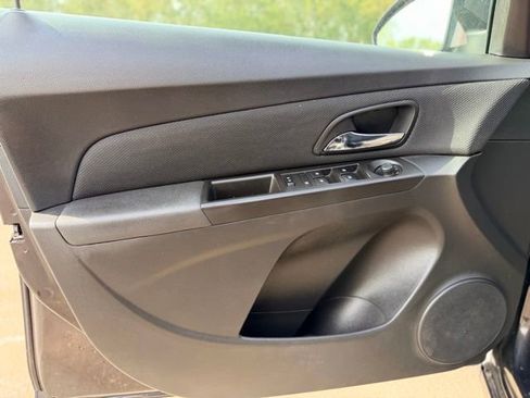 Used 2016 Chevrolet Cruze LT FWD image 14
