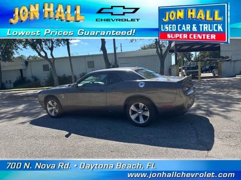 Used 2020 Dodge Challenger SXT image 6