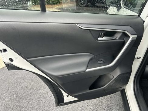 Used 2025 Toyota RAV4 XLE FWD image 18