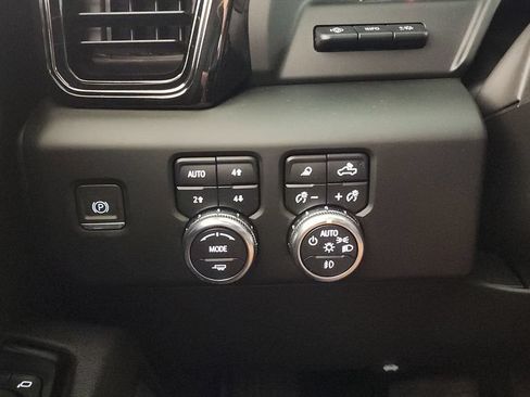 Used 2023 GMC Sierra 1500 AT4 w/ Technology Package AWD/4WD image 22