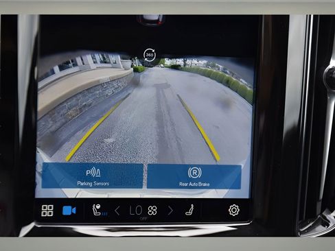 Certified 2025 Volvo XC60 B5 Ultra w/ Protection Package Premier image 21