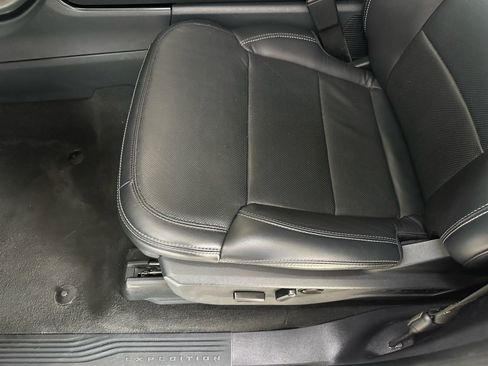 Used 2025 Ford Expedition Max Platinum w/ Driver's Package AWD/4WD image 23