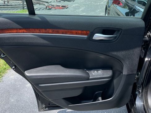 Used 2012 Chrysler 300 Limited RWD image 17