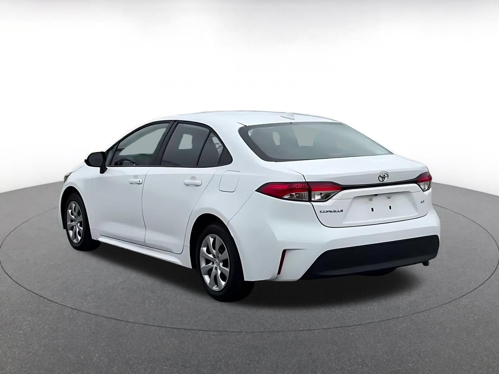 Used 2025 Toyota Corolla LE FWD image 10