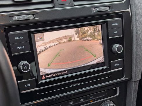 Used 2019 Volkswagen Golf S image 17