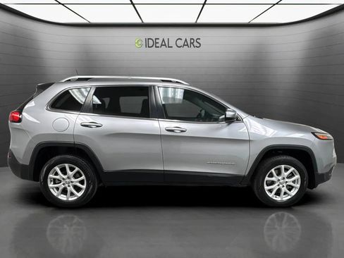 Used 2018 Jeep Cherokee Latitude Plus FWD image 4