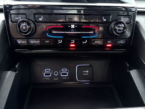 Used 2024 Jeep Grand Cherokee Altitude AWD/4WD image 25