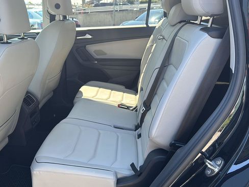 Used 2018 Volkswagen Tiguan SEL Premium w/ 3rd Row Seat Package AWD/4WD image 12