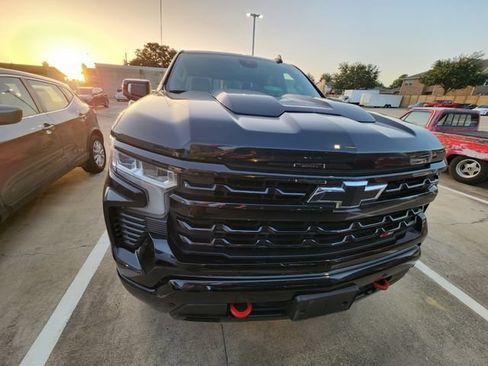 Used 2025 Chevrolet Silverado 1500 LT Trail Boss w/ Convenience Package II AWD/4WD image 2