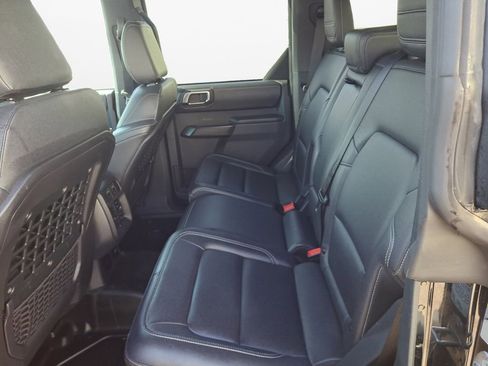 Used 2025 Ford Bronco Badlands AWD/4WD image 13