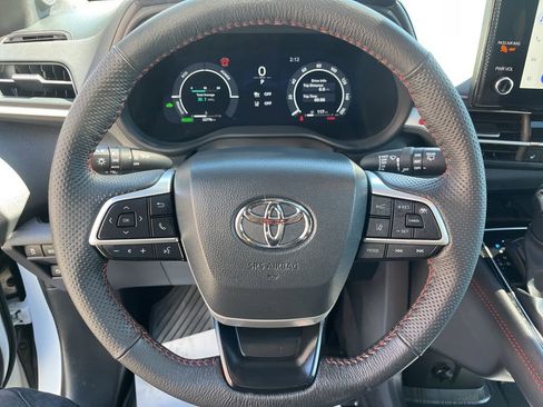 Used 2025 Toyota Sienna XSE w/ XSE Plus Package AWD/4WD image 10