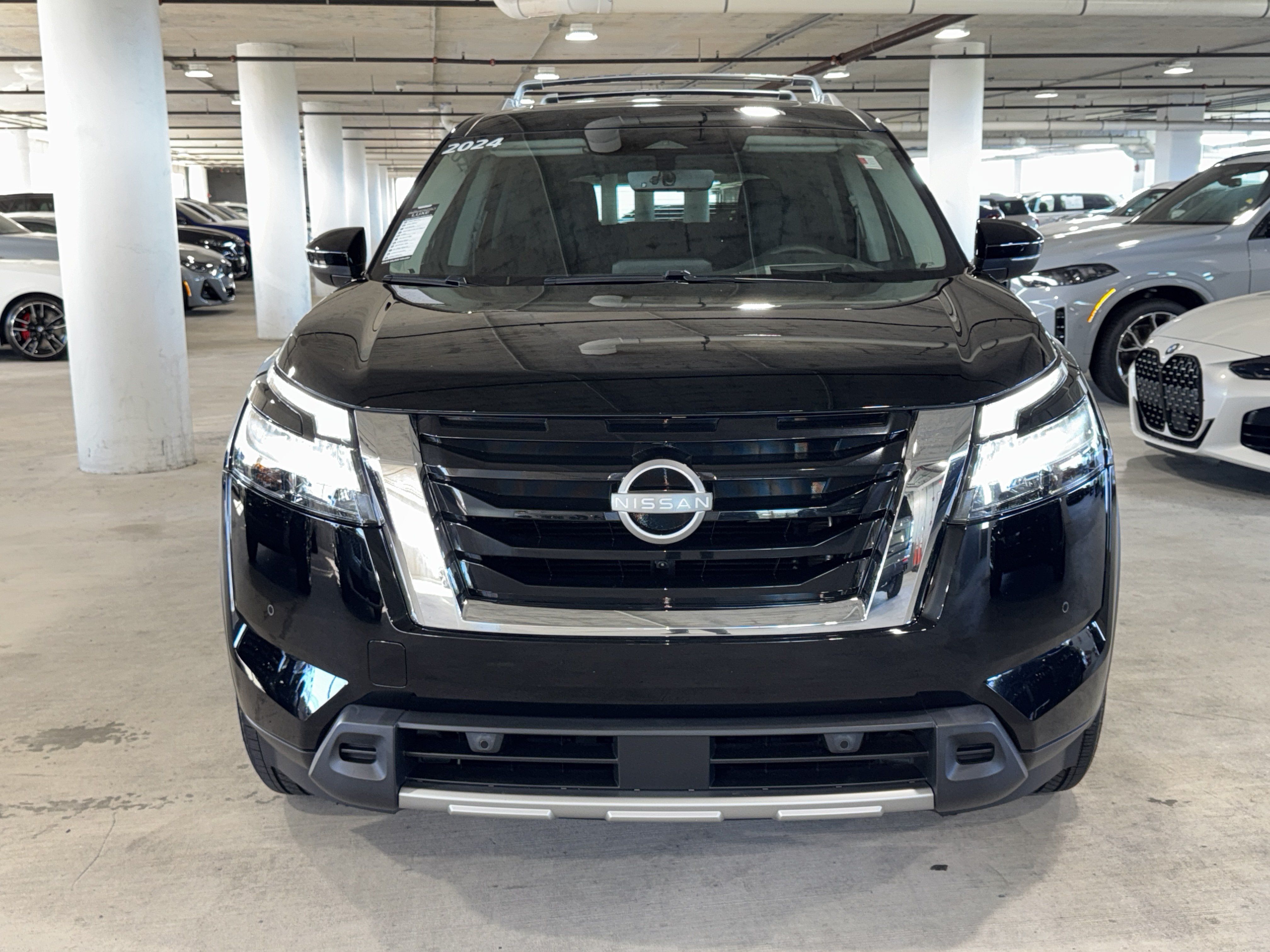 Used 2024 Nissan Pathfinder Platinum FWD image 3