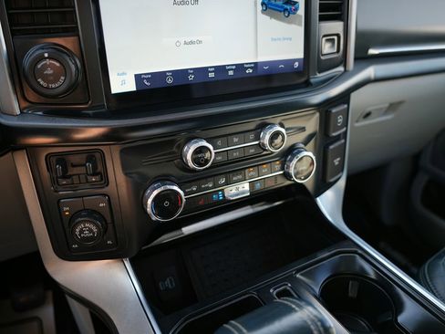 Used 2023 Ford F150 Limited image 16