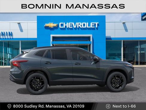 New 2026 Chevrolet Trax LT w/ Midnight Edition FWD image 6