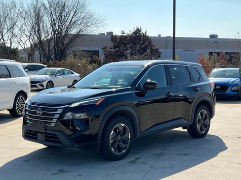 Used 2024 Nissan Rogue SV image 5