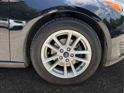 Used 2018 Ford Focus SE FWD image 12