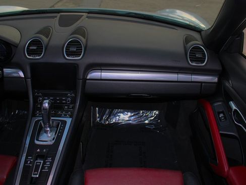 Used 2019 Porsche 718 Boxster RWD image 13