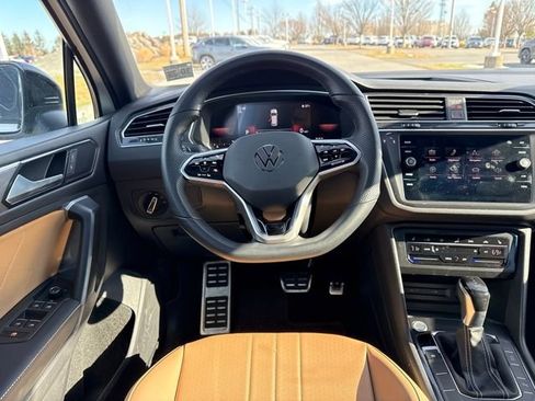 Used 2023 Volkswagen Tiguan SE R-Line image 13