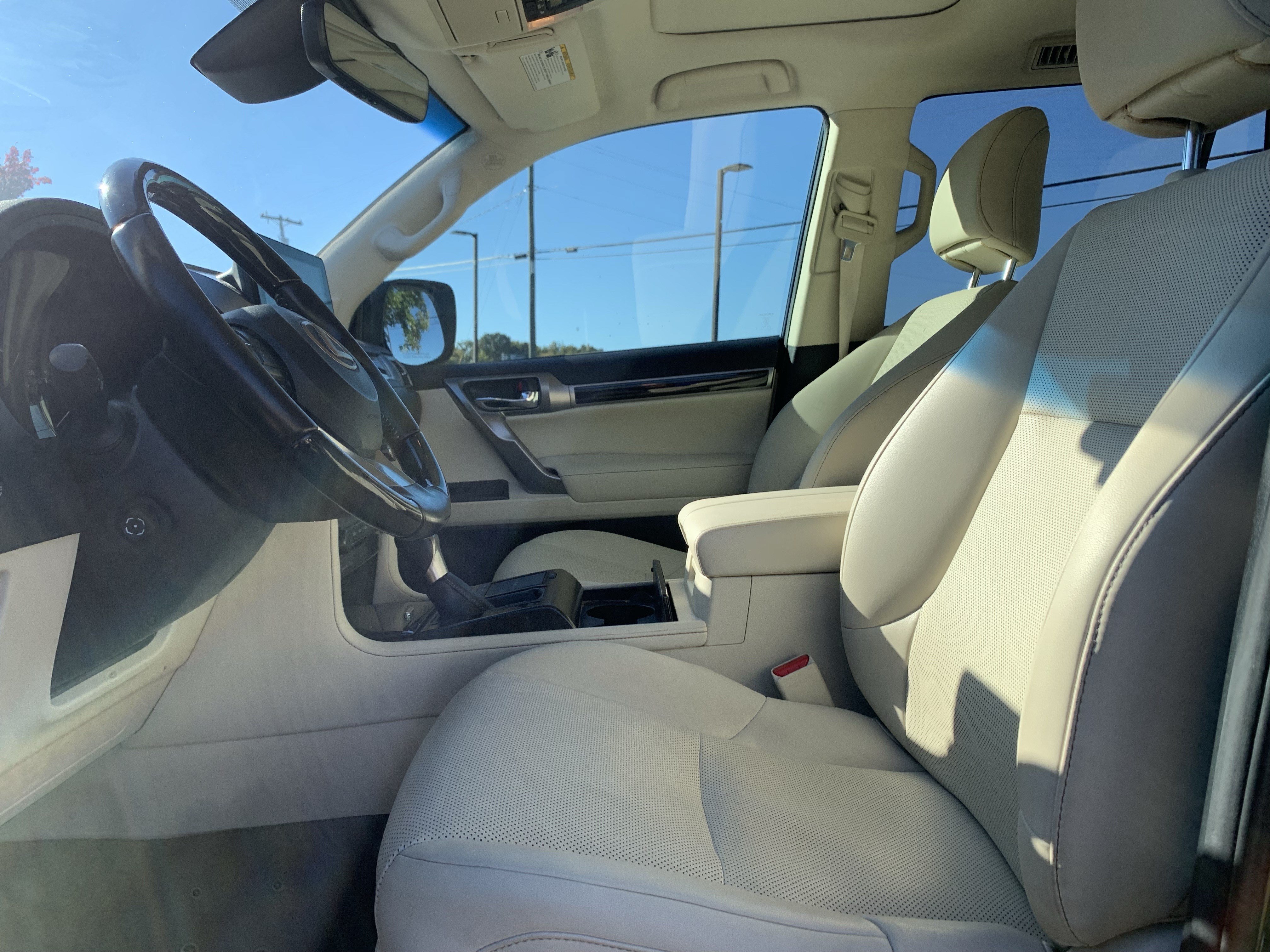 Used 2022 Lexus GX 460 Premium w/ Premium Package AWD/4WD image 16