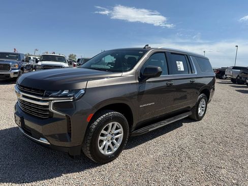 Used 2021 Chevrolet Suburban LT AWD/4WD image 4